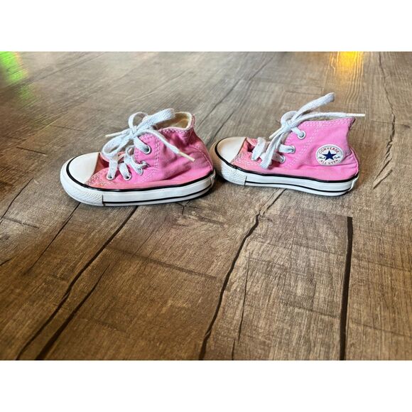 Converse Kids Pink High Top Sneakers Size 6 – Classic Chuck Taylor Shoes - Picture 2 of 6